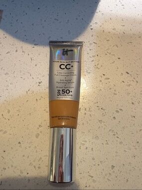 it cosmetics CC+ Color Correcting Full Coverage Cream — Rich Honey Shade